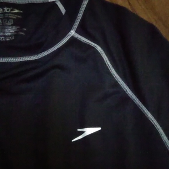 Speedo Men's UV Swim shirt long sleeve loose fit shirt - Picture 2 of 6